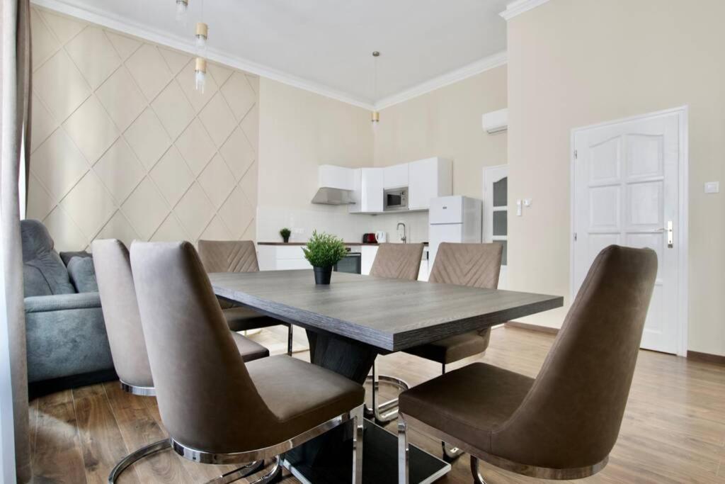 Premium Apartment By Hi5-Vaci Str. 3 Bedroom Budapest Exterior foto